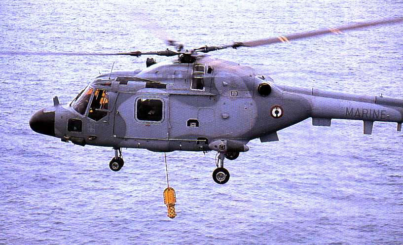 Lynx de la 31 F descendant son dome sonar